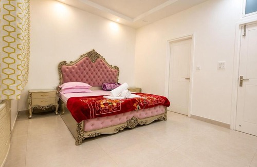 Sainik Farm Apartment | Homlee-White House-5BHK-Parking-Max Hospital-Saket