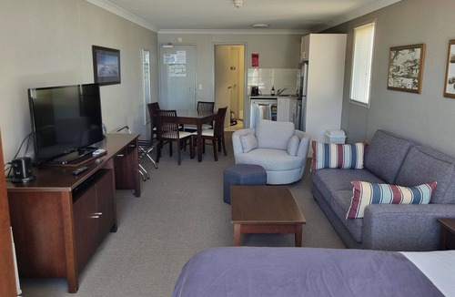 Jindabyne Apartment | Horizons 201 - Lakefront Studio