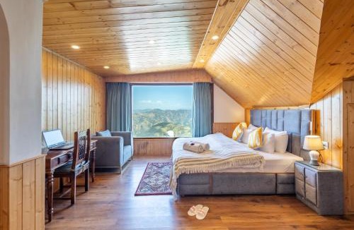 Mashobra Apartment | Hostie Heaven View - Panoramic 3BHK Duplex Retreat with Private Patio