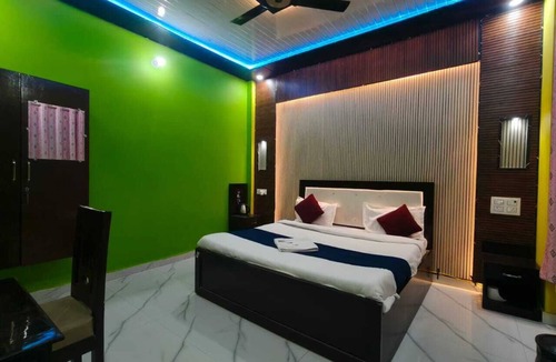 Faizabad Hotel | Hotel Arya Kulam Palace