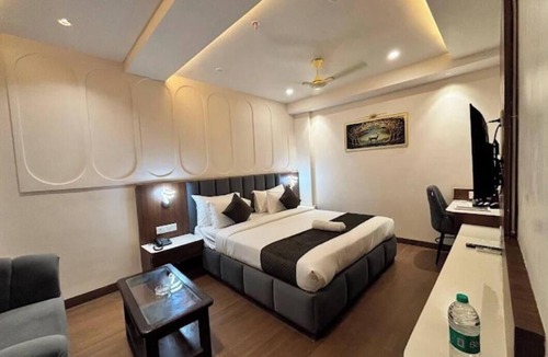 Jhansi Hotel | Hotel Bhagwati Grand