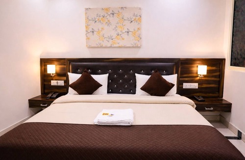 Agra Hotel | Hotel Brasil 3★ Stay Near Taj Mahal - FREE Local Guide - Exclusive at This Price