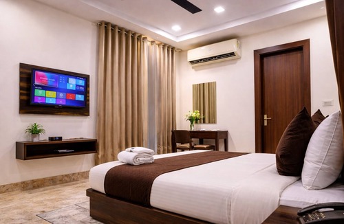Agra Hotel | Hotel Brasil 3★ Stay Near Taj Mahal - FREE Local Guide - Exclusive at This Price