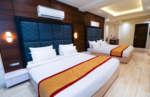Sindhi Camp Hotel | Hotel City Crown - MI Road Jaipur City Center