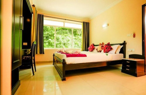 Munnar Hotel | HOTEL EMERALD INN