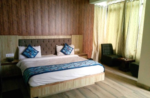 Zirakpur Hotel | Hotel Glass INN