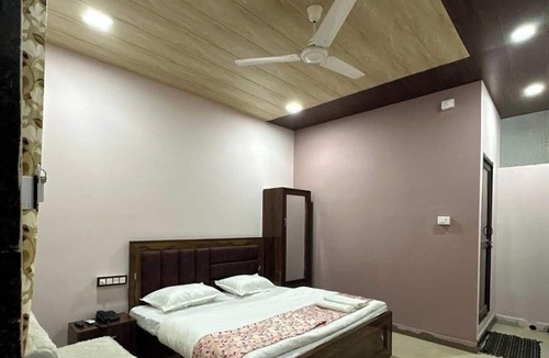 Hoshangabad Hotel | Hotel GMP