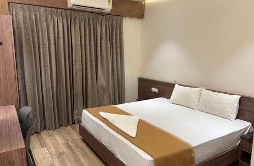 Tiruchendur Hotel | Hotel Grand