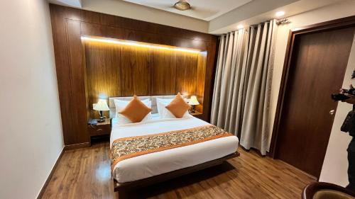 Anand Vihar Hotel | Hotel IP Royal By Qotel