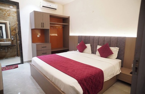 Kanpur Hotel | Hotel Mahalaxmi Grand