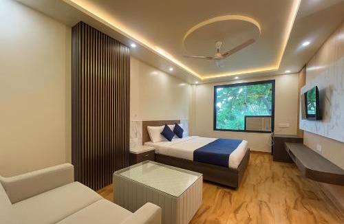 Alambagh Hotel | Hotel Manglam Inn Near CCS International Airport