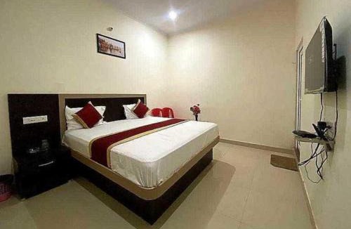 Varanasi Hotel | Hotel Nath Palace Chunar Road Varanasi - Luxury Room - Excellent Service Recommended