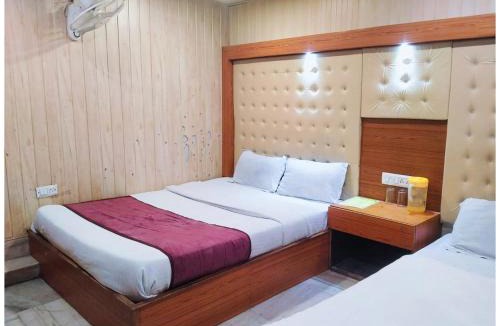 Mallital Hotel | HOTEL NEW ! FLATIES ! PALACE Near LAKE - Full Naini Lake View and Mountain Valley View - Wi Fi - Room Service Available - A TOP RATED PREOPERTY