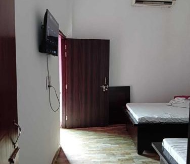 Sardhana Hotel | Hotel O 92254 The Lion Kings