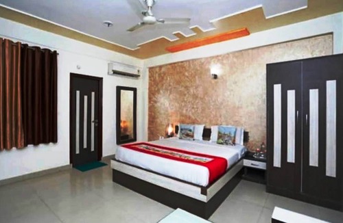 Agra Hotel | Hotel O AWA Palace