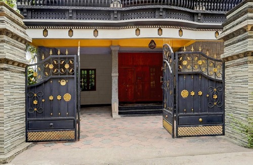 Thiruvananthapuram House | Hotel O Kazhakuttam Railway Station