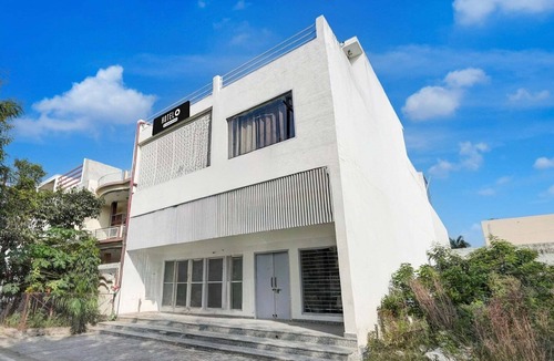 Meerut House | Hotel O Meerut Central College Saffron