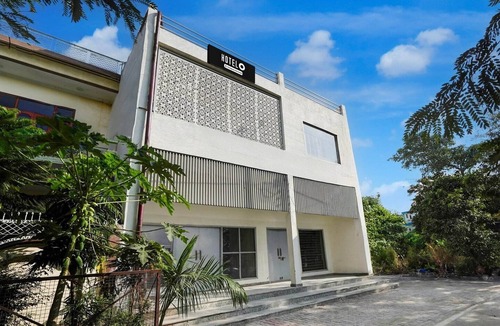 Meerut House | Hotel O Meerut Central College Saffron