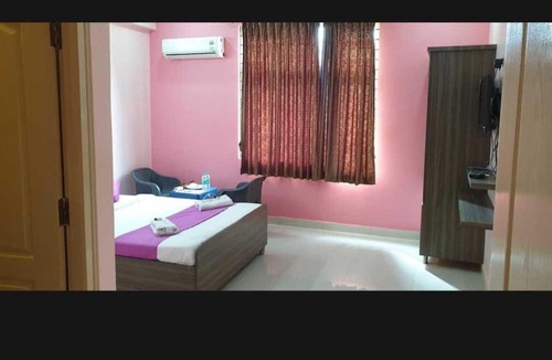 Ferozpur Jhirka Hotel | Hotel O Royal Berry