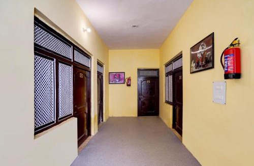Dadri Hotel | Hotel O Vrindavan guest house