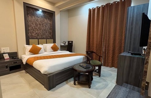 Varanasi Hotel | Hotel Ozas Grand