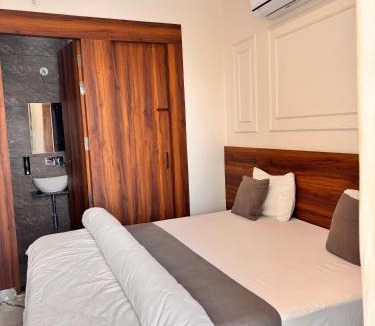 Faizabad Hotel | Hotel R R Tripathi