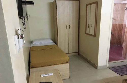 Kalasipalya Hotel | Hotel Rainbow