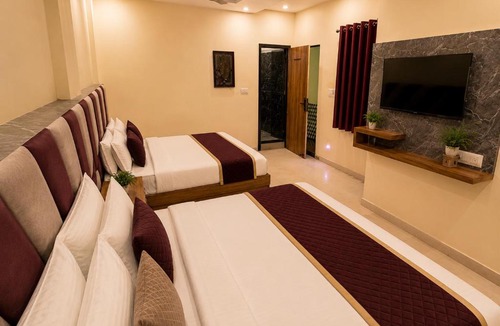 Haraiya Hotel | Hotel Rajlaxmi Palace, Unit of Hi Hospitality Group