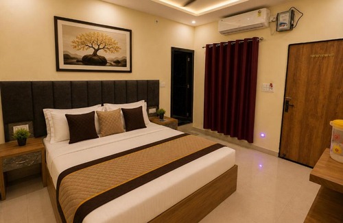 Haraiya Hotel | Hotel Rajlaxmi Palace, Unit of Hi Hospitality Group