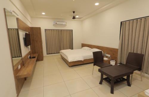 Veraval Hotel | Hotel Revive