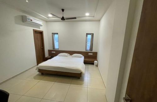 Veraval Hotel | Hotel Revive