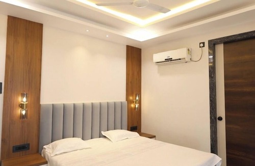 Kanpur Hotel | Hotel RGS Crystal