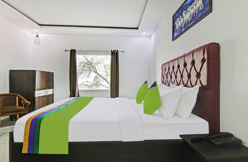 Kishangarh Hotel | Hotel Royal Empire Near PEC-PGI-PU-Sukhna Lake-Rock Garden-Rose Garden Chandigarh