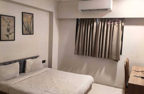 Valsad Hotel | Hotel Royal Stay