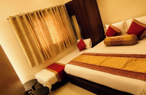 Varanasi Hotel | Hotel Sada Shiv near Kashi Vishwanath Temple & River| Parking