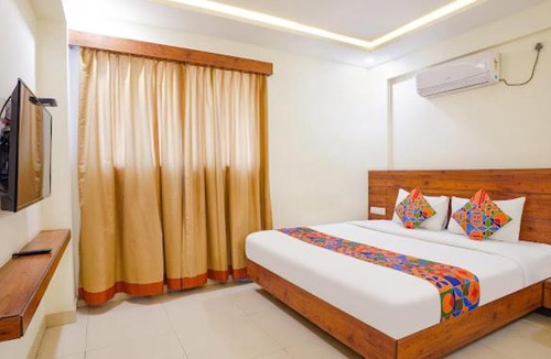 Sheshadripuram Hotel | HOTEL SAVI iNN NEAR BENGALURU PALACE
