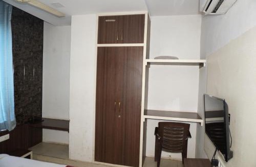 Malviya Nagar Hotel | Hotel Season Park 2