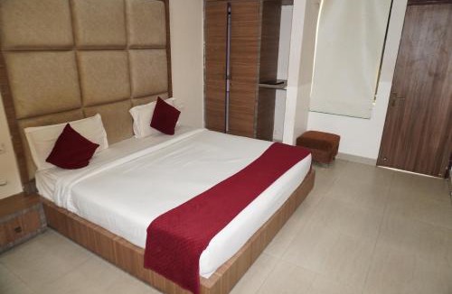 Malviya Nagar Hotel | Hotel Season Park 2