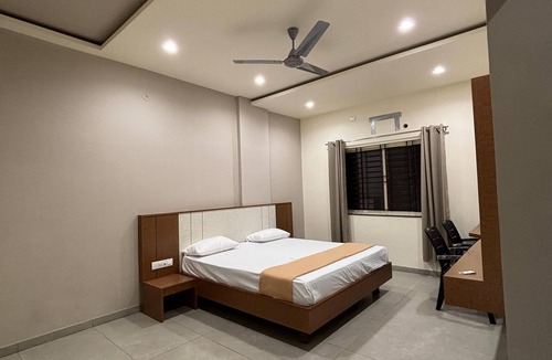 Hungund Cabin | HOTEL SHRI SHRINIVAS RESIDENCY