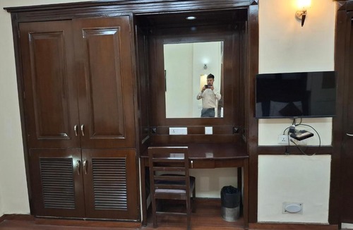 DLF Phase 3 House | Hotel Siris 18