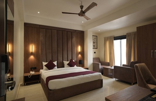 Gomti Nagar Hotel | Hotel SS4 Crystals