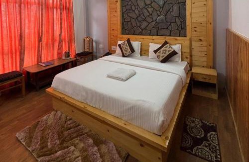 Kausani Hotel | Hotel Sumit
