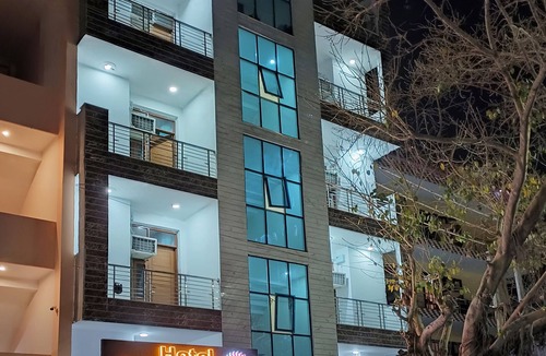 Sector 62 Hotel | Hotel Surya Palace