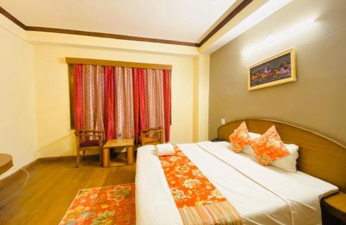 Taradevi Hotel | Hotel Tara INN with terrace and mountain view