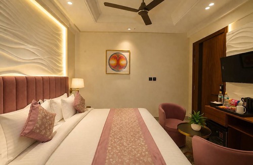 Paharganj Hotel | Hotel The Queen's Head Delhi