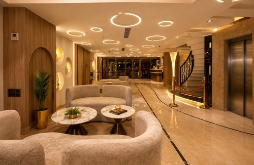 Paharganj Hotel | Hotel The Queen's Head Delhi