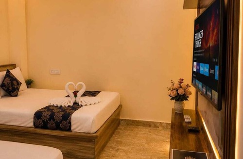 Sarnath Hotel | Hotel The Raveera Inn