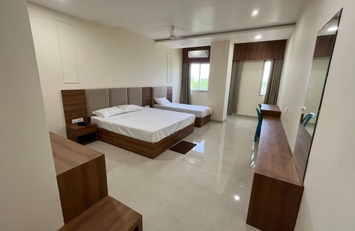 Harda Hotel | Hotel Tilak