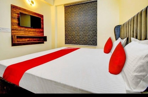 Bahadurgarh Hotel | Hotel White Hut