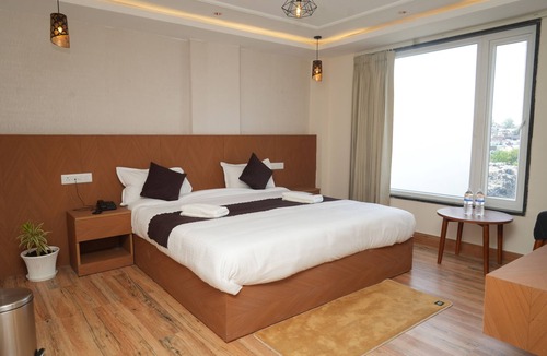 Rishikesh Hotel | Hotel with 9 bedrooms and AC in lovely Rishikesh